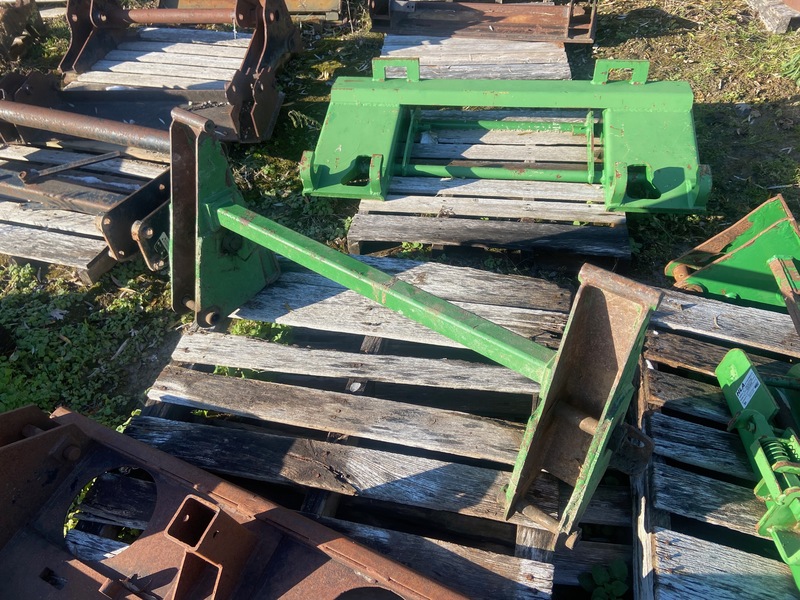 Attachments  John Deere Adapter Plate Photo